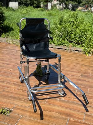 Zkładany, pogrubiony, ze stopu aluminiowego, z tkaniny PVC, z 4 kółkami i 6 uchwytami