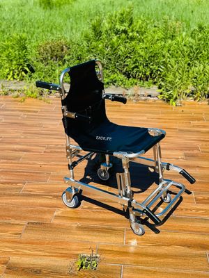 Zkładany, pogrubiony, ze stopu aluminiowego, z tkaniny PVC, z 4 kółkami i 6 uchwytami