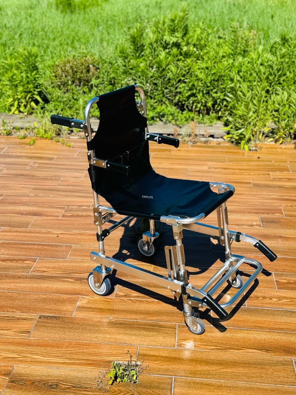 Zkładany, pogrubiony, ze stopu aluminiowego, z tkaniny PVC, z 4 kółkami i 6 uchwytami